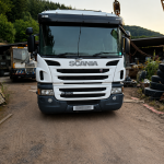 L001 - Scania P320 6x2 Flatbed Rigid Truck l001 front